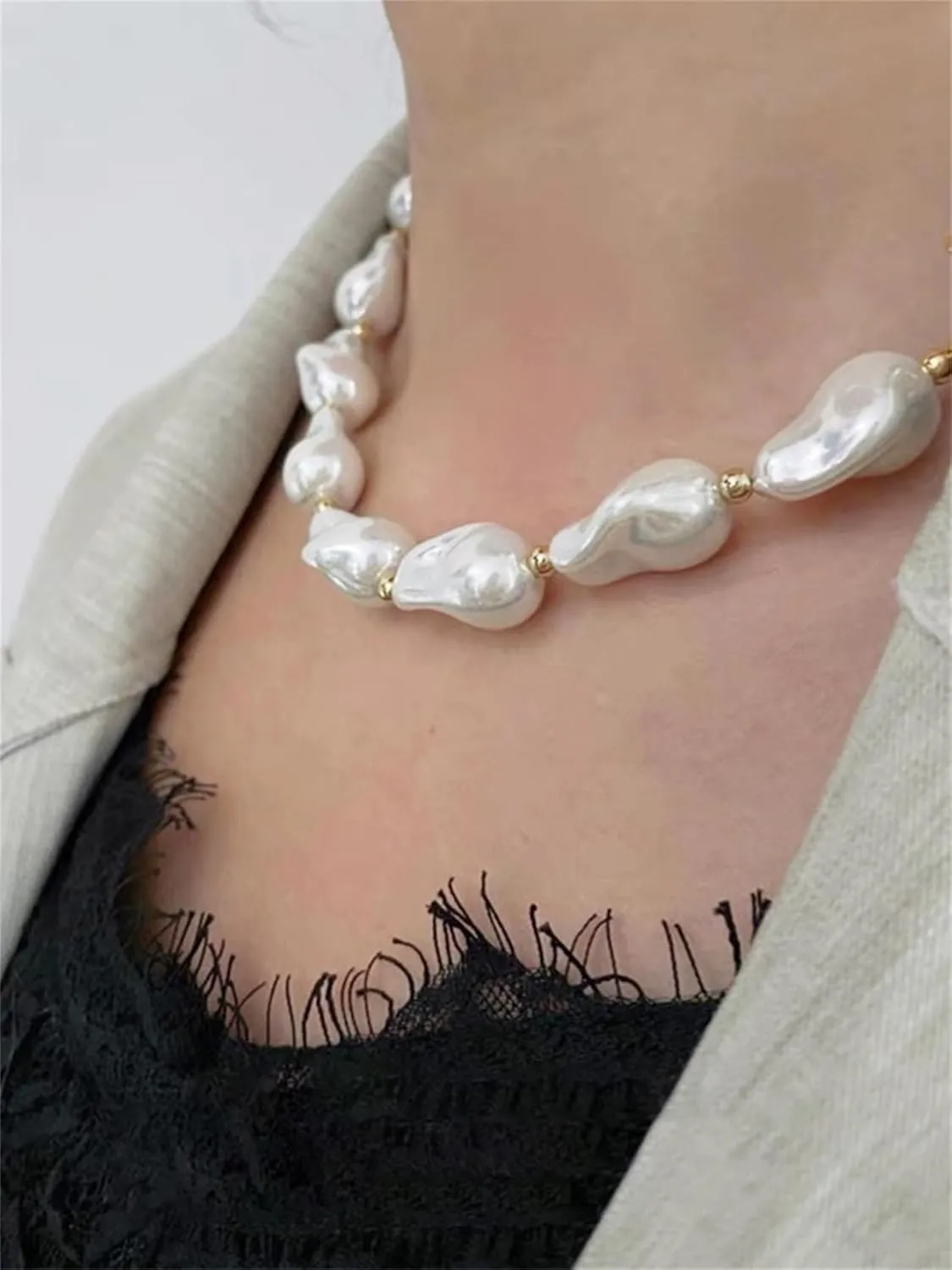Baroque Pearl Choker Necklace for Women Chunky Pearl Necklaces Toggle Necklaces Trendy Jewelry Gift