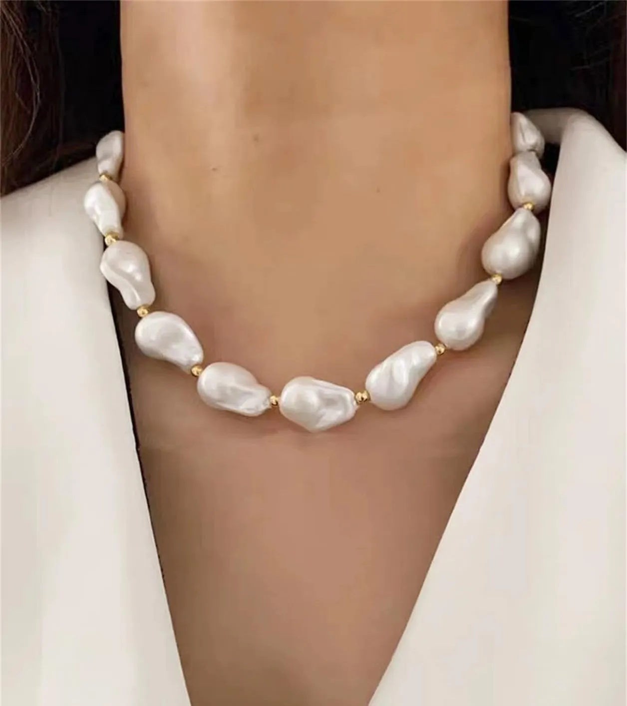 Baroque Pearl Choker Necklace for Women Chunky Pearl Necklaces Toggle Necklaces Trendy Jewelry Gift