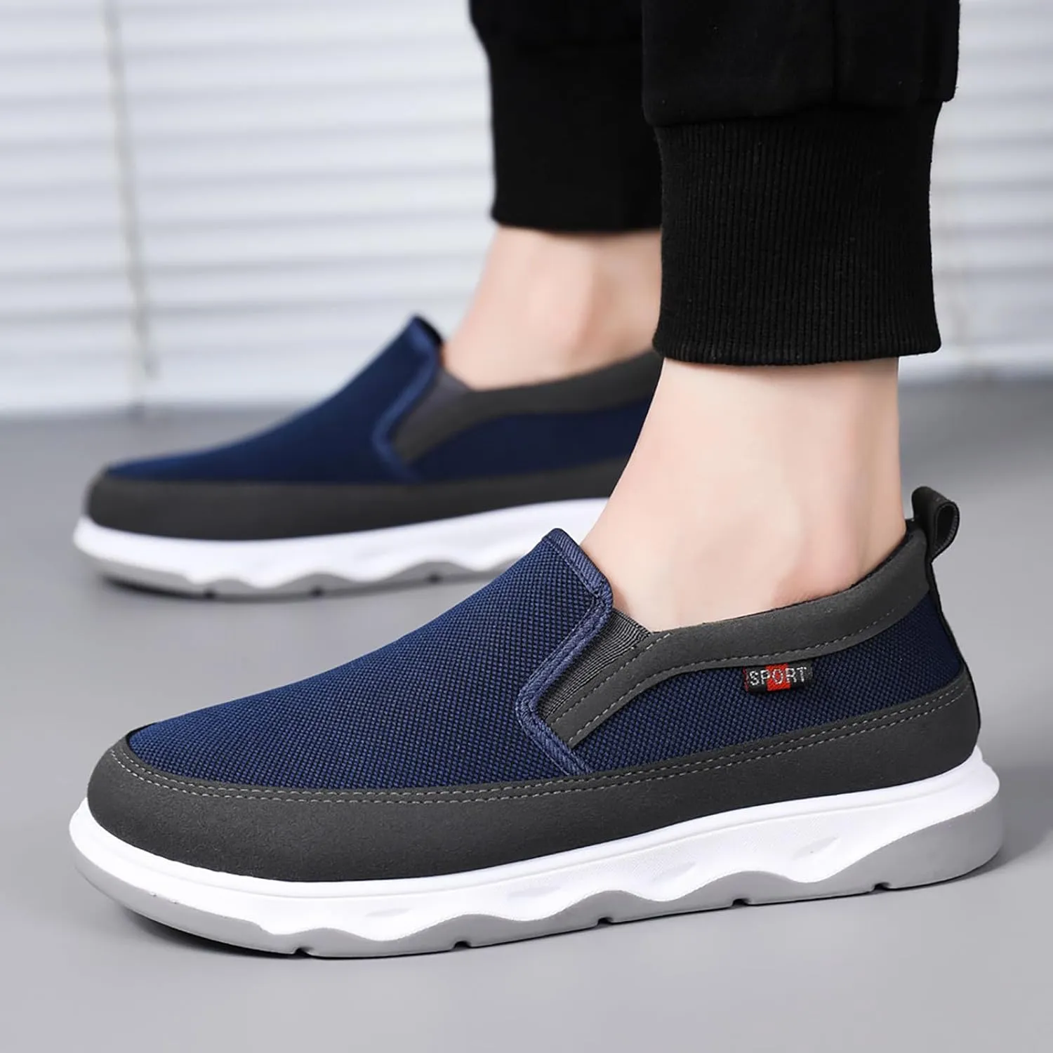 Breathable Diabetic Shoes for Men Casual Sneaker Mesh Breathable Walking Shoe Hook and Loop Orthopedic Sneakers