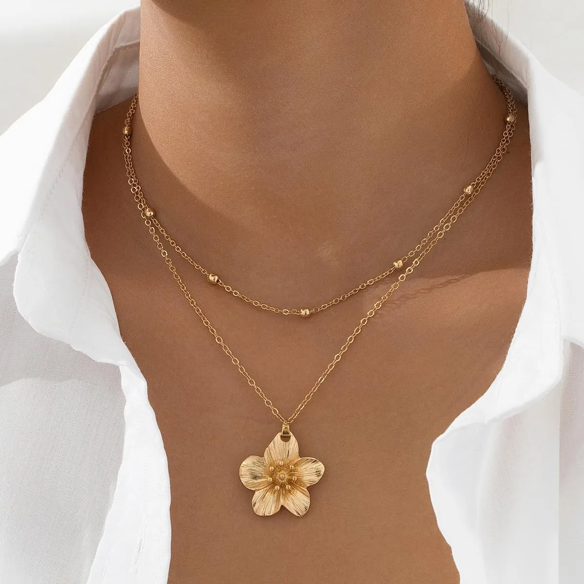 Gold Flower Necklace for Women Floral Pendant Choker Statement Necklaces Trendy Flowers Layered Necklaces
